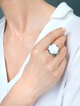 Серебряное кольцо с перламутром «Каменный цветок»