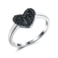 Кольцо из серебра со шпинелью «Сердце»