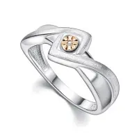 Серебряное кольцо с бриллиантом