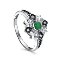 Кольцо из серебра с изумрудом и фианитами