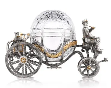 Серебряная бонбоньерка «Карета»