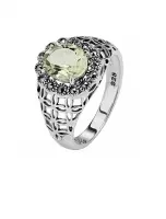 Серебряное кольцо с зеленым аметистом и марказитами Swarovski Серебряное кольцо с зеленым аметистом и марказитами Swarovski