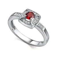 Кольцо из серебра с гранатом и фианитами Кольцо из серебра с гранатом и фианитами