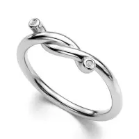 Серебряное кольцо с бриллиантом