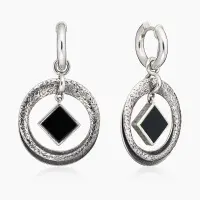 Серьги из серебра с камнем оникс Серьги из серебра с камнем оникс