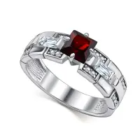 Серебряное кольцо с гранатом и фианитами