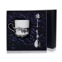 С кофейными чашками