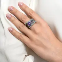 Кольцо из серебра с камнем чароит Кольцо из серебра с камнем чароит