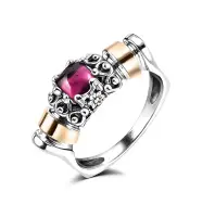 Кольцо из серебра с гранатом в позолоте Кольцо из серебра с гранатом в позолоте