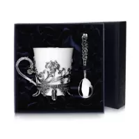 С чайными чашками