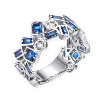 Кольцо из серебра со шпинелью и фианитами Кольцо из серебра со шпинелью и фианитами