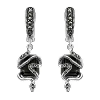 Серебряные серьги с черным ониксом и марказитами Серебряные серьги с черным ониксом и марказитами