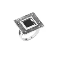 Кольцо из серебра с ониксом