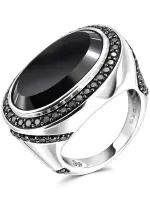 Серебряное кольцо с черным ониксом и шпинелью Серебряное кольцо с черным ониксом и шпинелью
