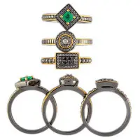 Комплект из трех колец с белыми и черными бриллиантами и изумрудом Комплект из трех колец с белыми и черными бриллиантами и изумрудом