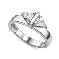 Кольцо из серебра с фианитами