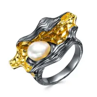 Кольцо из серебра с барочным жемчугом Кольцо из серебра с барочным жемчугом