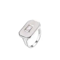 Кольцо из серебра с перламутром и фианитом Кольцо из серебра с перламутром и фианитом