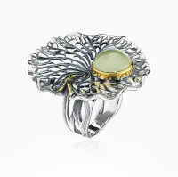 Серебряное кольцо «Роса» с пренитом Серебряное кольцо «Роса» с пренитом