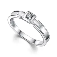 Кольцо из серебра с бриллиантом