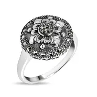 Серебряное кольцо с марказитами Swarovski Серебряное кольцо с марказитами Swarovski