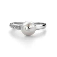 Серебряное кольцо с жемчугом и бриллиантом Серебряное кольцо с жемчугом и бриллиантом