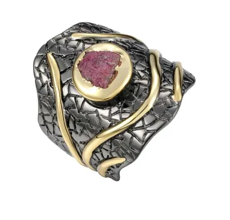 Кольцо из серебра с корундом