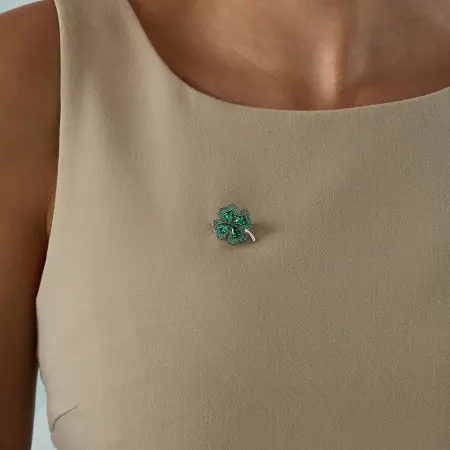 Брошь из серебра с фианитами «Клевер» четырехлистник