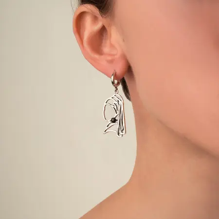 Серьги из серебра с жемчугом ассиметричные «Девушка с жемчужной сережкой»