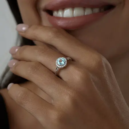 Серебряное кольцо с топазом и фианитами