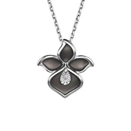 Колье из серебра «Цветок» с бриллиантом