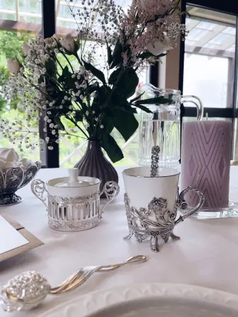 2 чашки чайные «Цветочные» с ложками