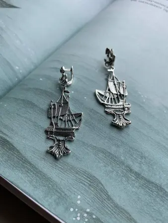Серебряные серьги «Алые паруса»