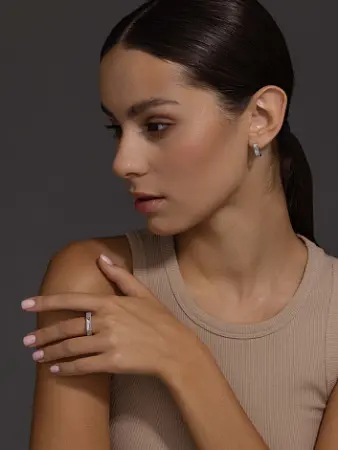 Кольцо из серебра с бриллиантом