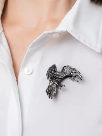 Серебряная брошь «Черный ворон»