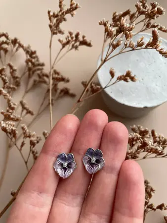 Пусеты из серебра «Анютины глазки» сиреневые