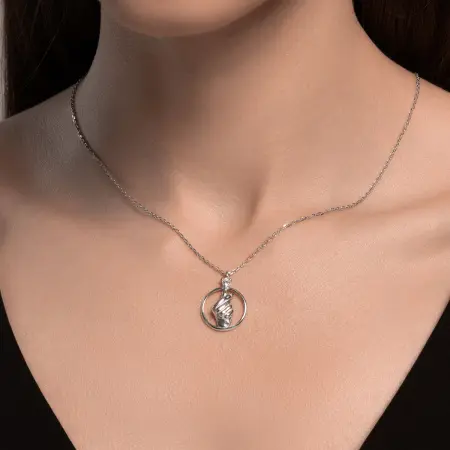 Колье из серебра с фианитом «Рука»