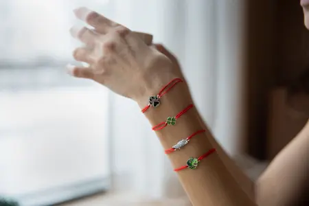 Красная нить «Монстера»