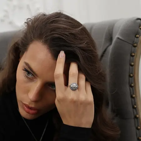 Серебряное кольцо с марказитами Swarovski