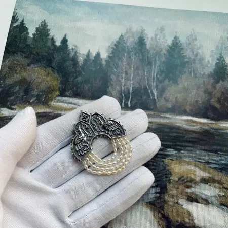 Серебряная брошь с жемчугом «Кокошник»