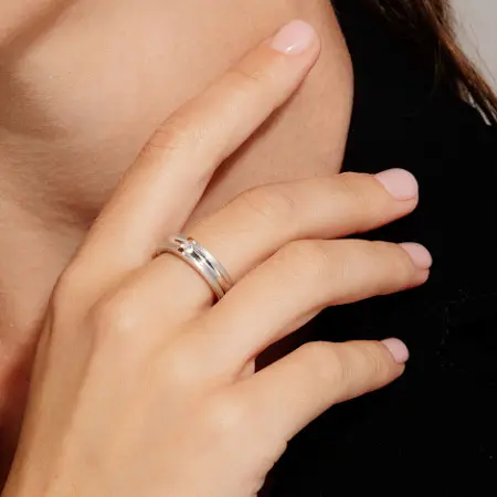 Серебряное кольцо с бриллиантом