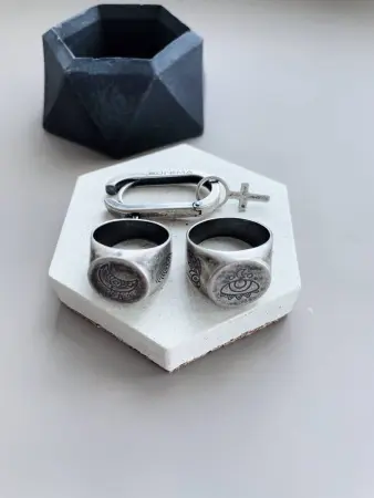 Серебряное кольцо-печатка «Луна»