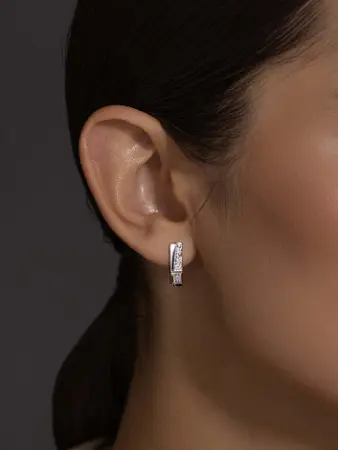 Серьги из серебра с бриллиантом