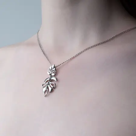 Серебряный кулон «Монстера»