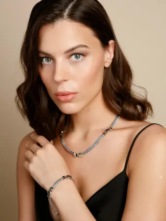 Серебряное колье с гранатом и золотом