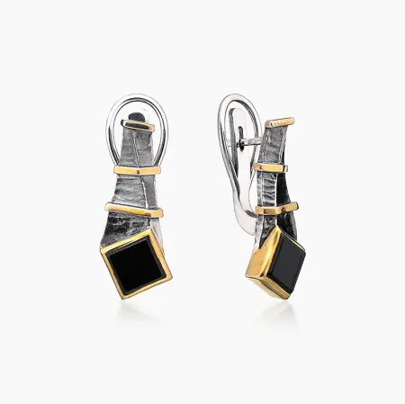 Серьги из серебра с камнем оникс