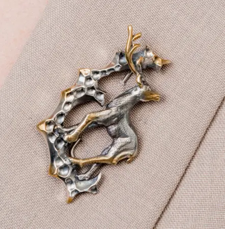 Брошь из серебра «Северный олень»