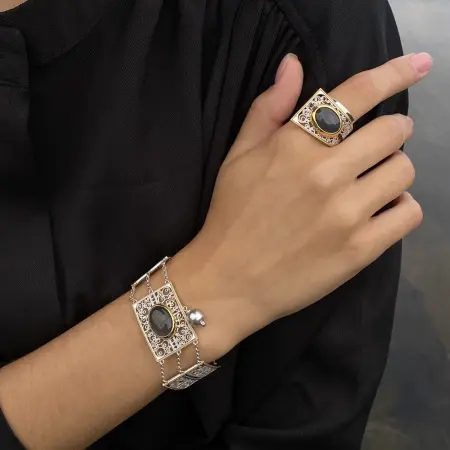 Кольцо из серебра с лунным камнем, жемчугом и фианитами