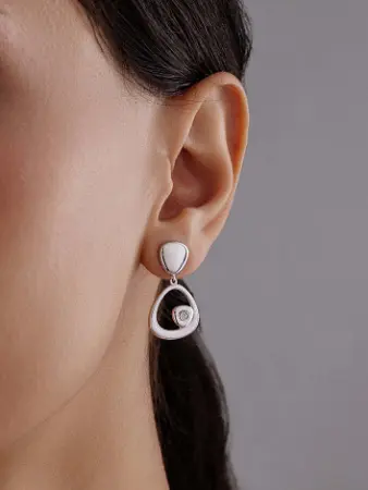 Серебряные серьги с бриллиантом