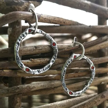 Серьги из серебра кольца с эмалью